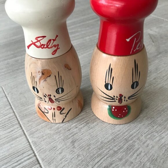 Salt and Pepper Shakers Salty and Peppy Cats Vintage Wood Hand Painted Kitschy - Picture 11 of 11